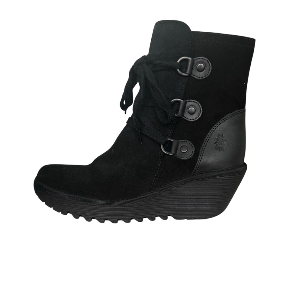 Fly London Black Suede Ankle Boots with SZ 40, in Excellent pre owned Condition